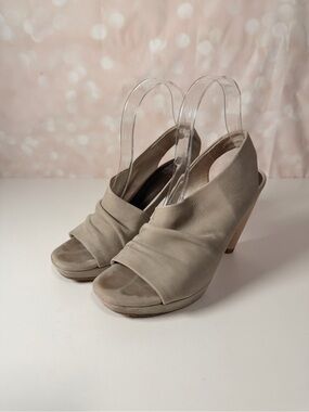 COCLICO Taupe Suede Heel